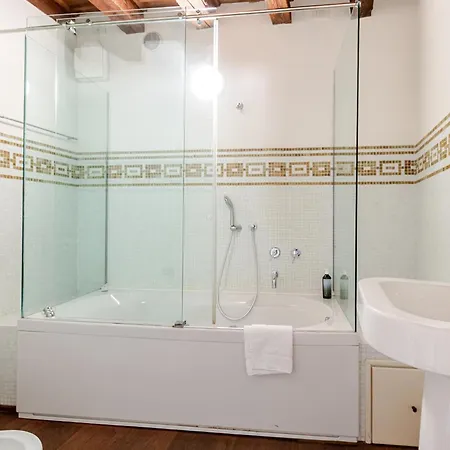 Truly Verona - Delle Erbe suites-3